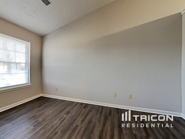 Building Photo - 4921 May Ridge Ln
