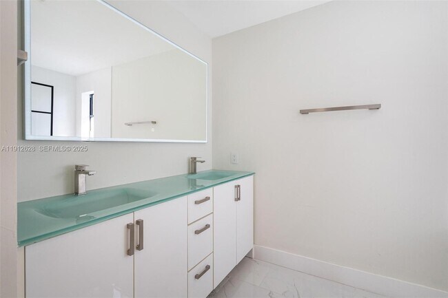 Building Photo - 8658 SW 159th Ct