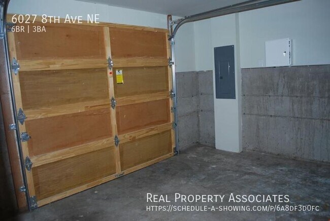 Building Photo - 6027 8th Ave NE