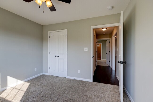 Building Photo - 1008 Meadowview Ln