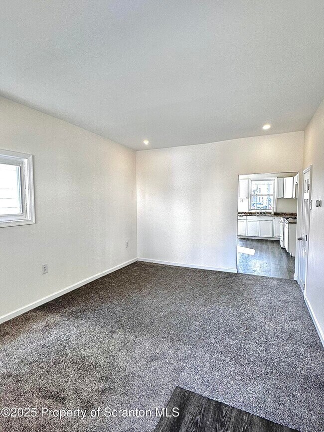 Building Photo - 266 Rutter Ave