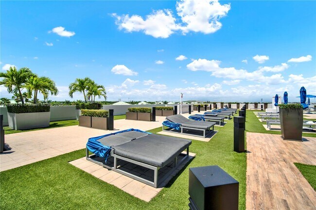 Building Photo - 5300 Paseo Blvd