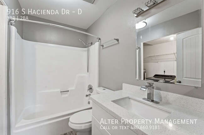 Building Photo - 916 S Hacienda Dr