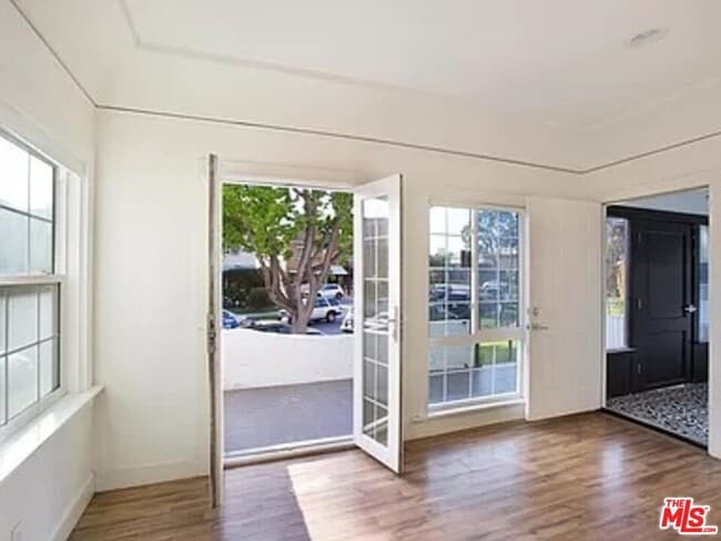 Building Photo - 1012 S Orange Dr
