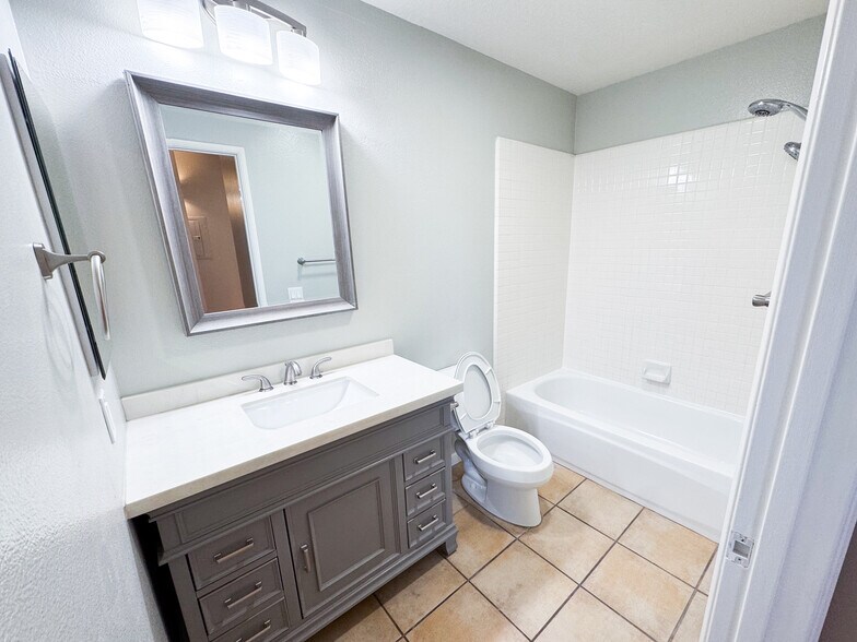 Building Photo - 8060 E Goldenrod Ln