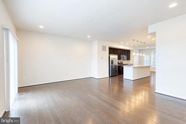 Building Photo - 1308 Ray Ln