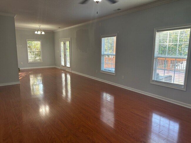 Building Photo - Ingleside