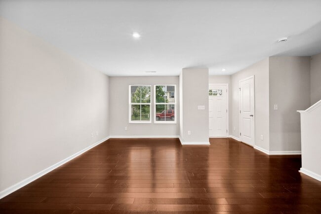 Building Photo - ?Beautifully F?resh Painted Carpetless 4-B...