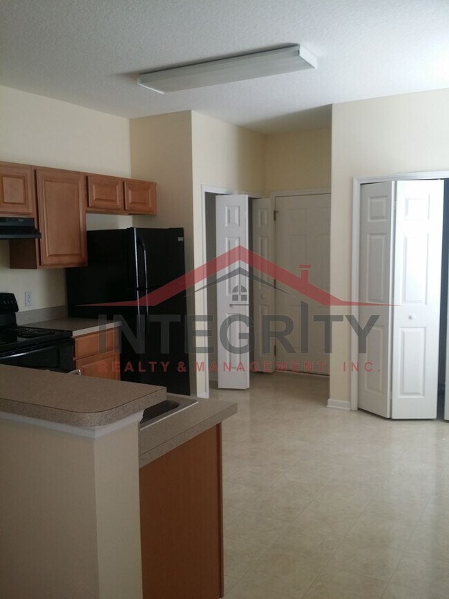 Building Photo - 2 bed/2 bath townhome in Timothy Landing