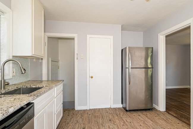 Building Photo - Fantastic 2bd/1ba home! Let yourself in!