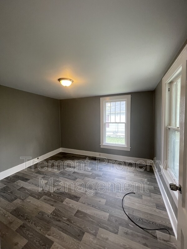 Building Photo - 2601 E 41st St