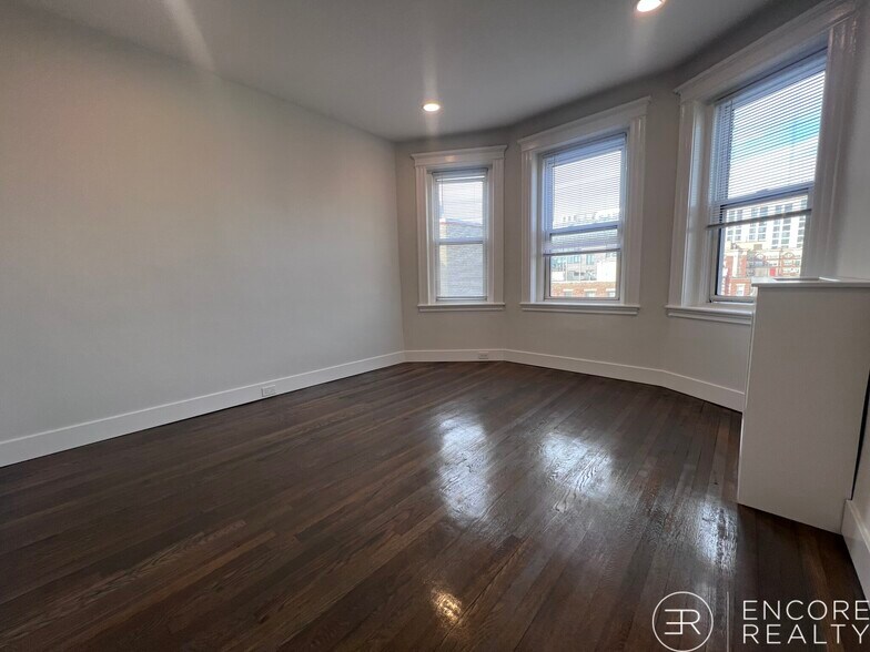 Building Photo - 111 Park Dr