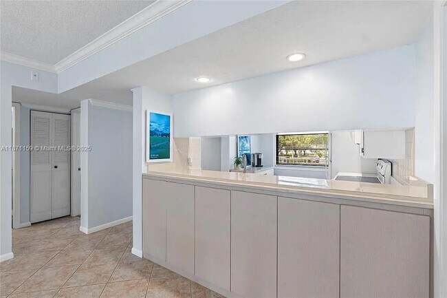Building Photo - 1707 Whitehall Dr