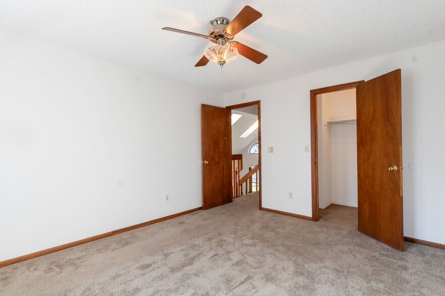 Primary bed with closet - 1752 Juniper St
