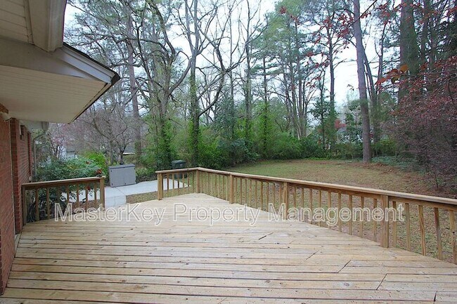 Building Photo - 2413 Derby Dr