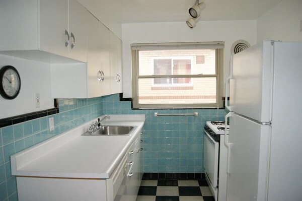 Building Photo - 4022 Paxton Ave