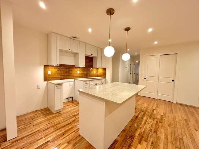 Building Photo - 2182 Davidson Ave