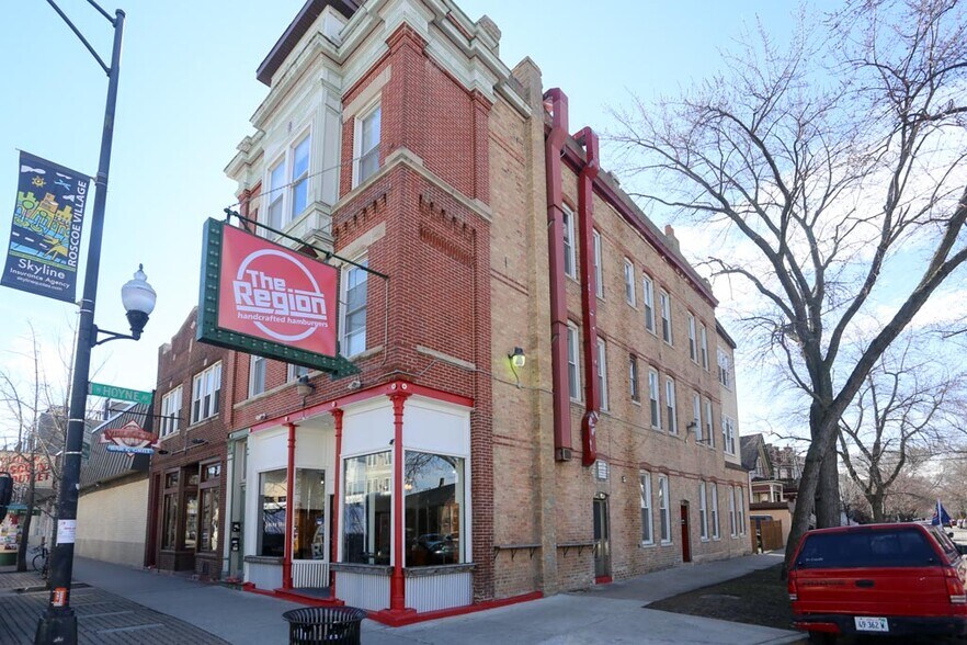 Primary Photo - 2057 W Roscoe St