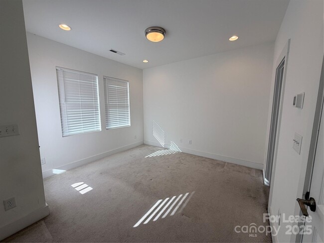 Building Photo - 2009 Hamorton Pl