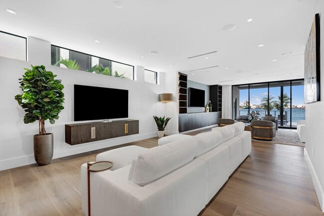 Building Photo - 1957 Harbourview Dr