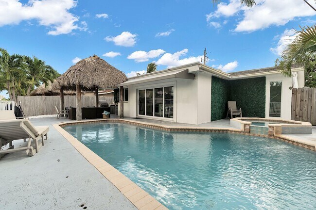 Building Photo - 2233 SE 15th St