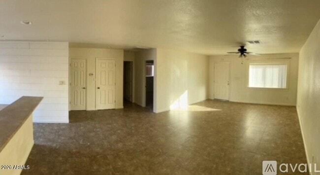 Building Photo - 14034 N Kendall Dr