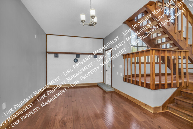 Building Photo - Holiday Special Half off Dec!  Spacious, R...