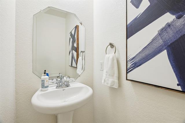 Building Photo - 12145 Walden Wood Dr