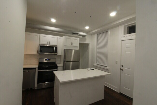 Building Photo - 1362 N Bosworth Ave