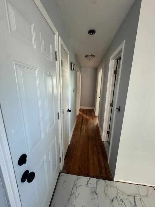 Building Photo - 26 Tyler St