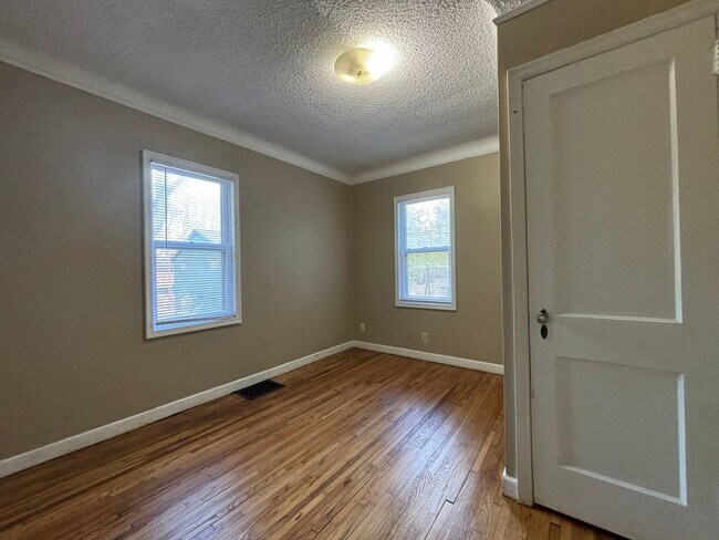 Building Photo - 4 bedroom, 2 bathroom home in the peaceful community of Mahtomedi access to White Bear Lake