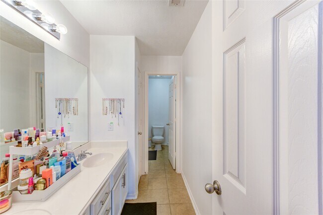 Building Photo - 25210 Hazel Ranch Dr