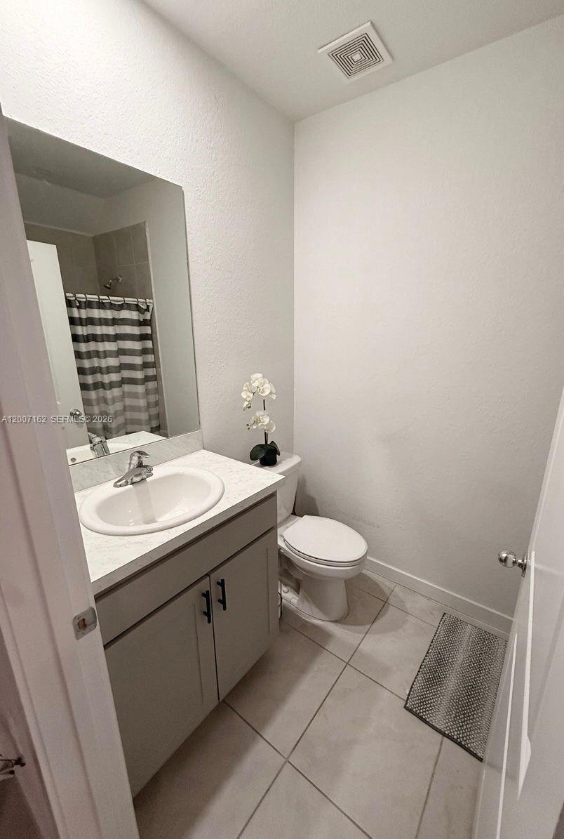 Building Photo - 470 NE 12th St