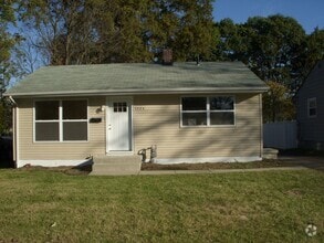 Building Photo - **REMODELED 2-BEDROOM HOUSE w/ GARAGE!!**