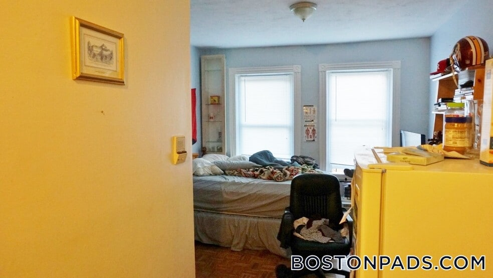 Building Photo - 40 Anderson St