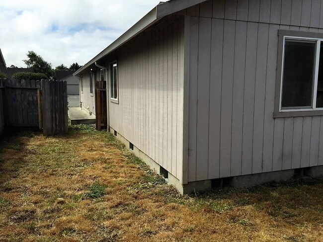Building Photo - 1399 Chickadee Ct