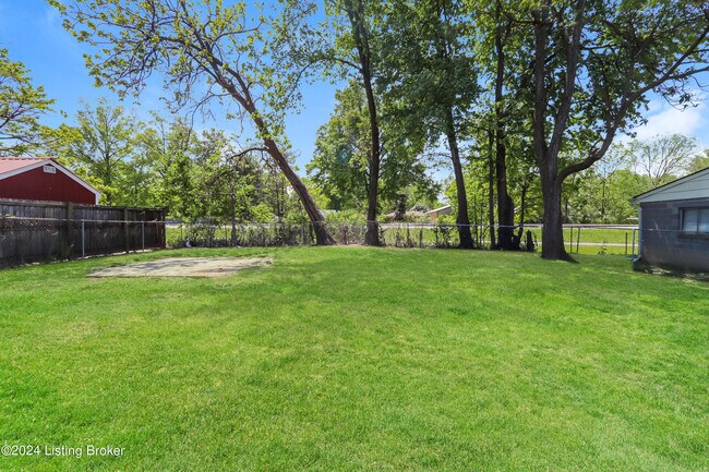 Building Photo - 1136 Lone Oak Ave