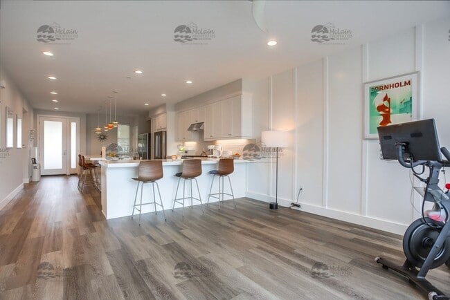 Building Photo - LUXURY 2 Bedroom with AC and Washer/Dryer, DOWNTOWN CARLSBAD VILLAGE