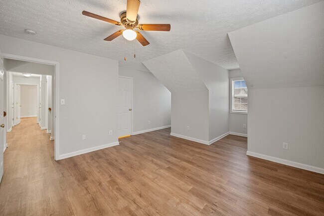Building Photo - Beautifully Renovated Home in Worthington Place