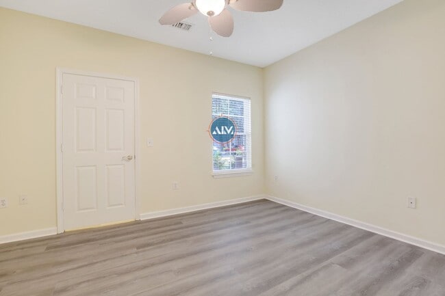Building Photo - Live the Lowcountry Lifestyle in Comfort a...