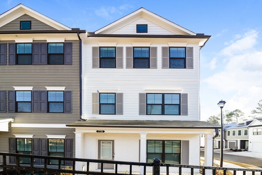 Building Photo - 843 Calvin Pk Dr