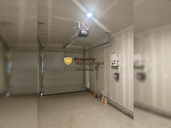 Building Photo - "Charming 3-Bed Haven with Granite Elegance in Merced!"