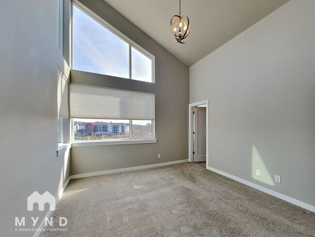 Building Photo - 17231 SW Goldcrest Ln
