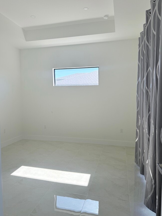 Building Photo - 2504 Vera Ave S