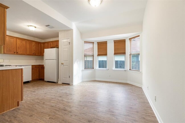 Building Photo - 13806 Greinert Dr