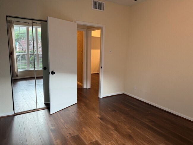 Building Photo - 2121 El Paseo St