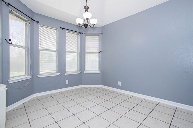 Building Photo - 814 Lantana Dr