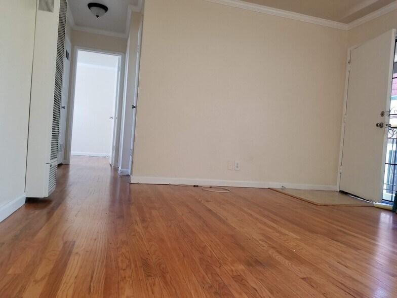 Building Photo - 845 Apgar St