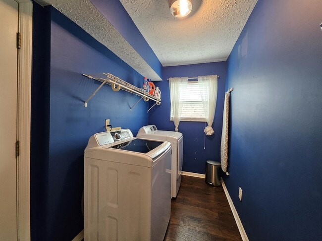 Building Photo - 7645 Bayridge Dr