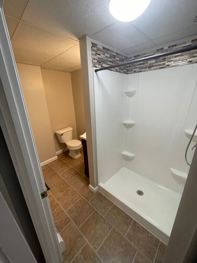 1st floor full bathroom - 15 Heald St